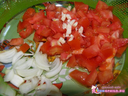 Салат с рукколой и помидорами