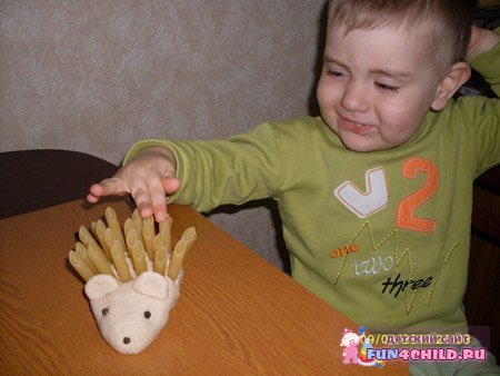 Поделки с ребенком. Ёжик из теста