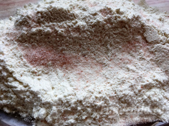 Речная рыба (подлещик) с крапивой и ревенем