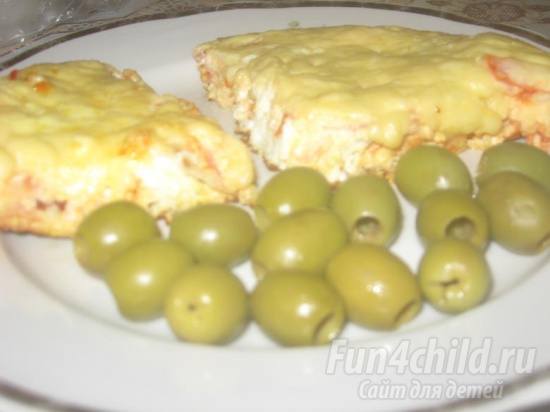 Вкуснейшая яичница с беконом, помидорами, оливками и тёртым сыром