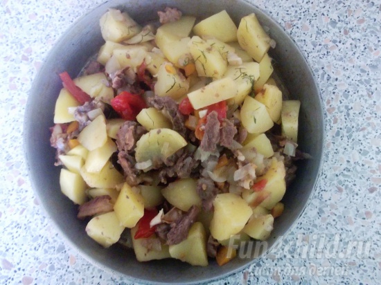 Картофель с мясом и овощами, запеченный в рукаве