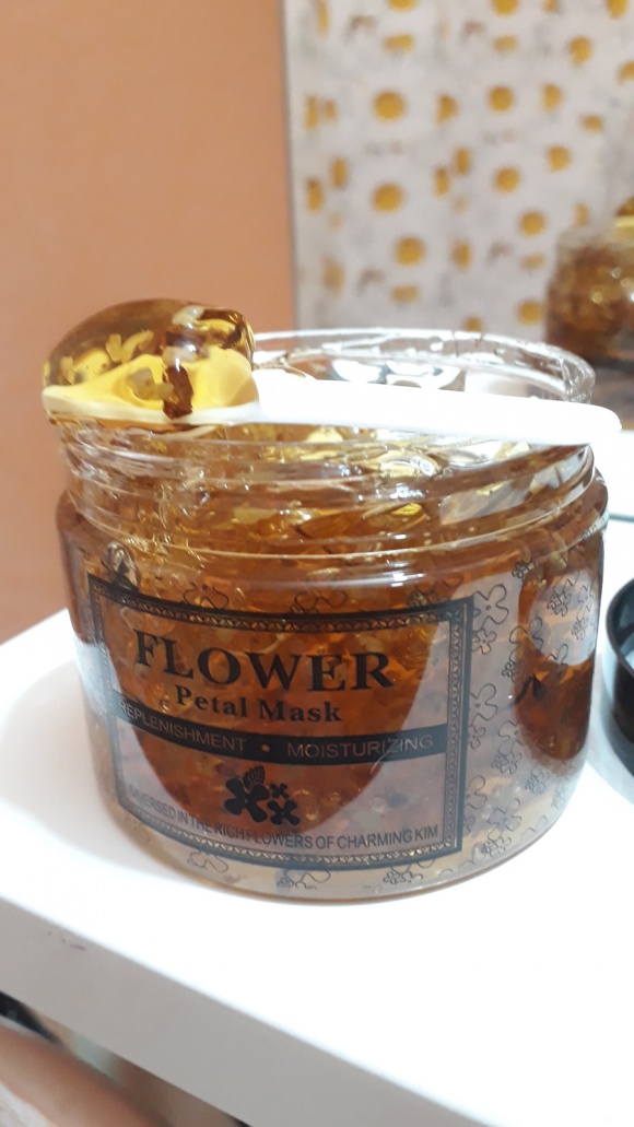 Маска Rorec Flower Petal Mask с лепестками Османтуса Золотого