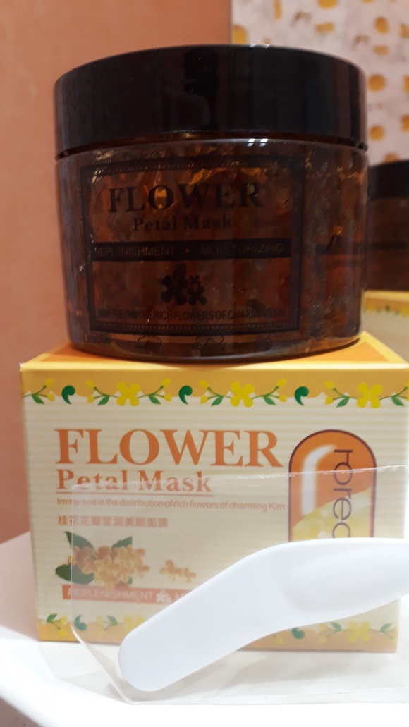 Маска Rorec Flower Petal Mask с лепестками Османтуса Золотого